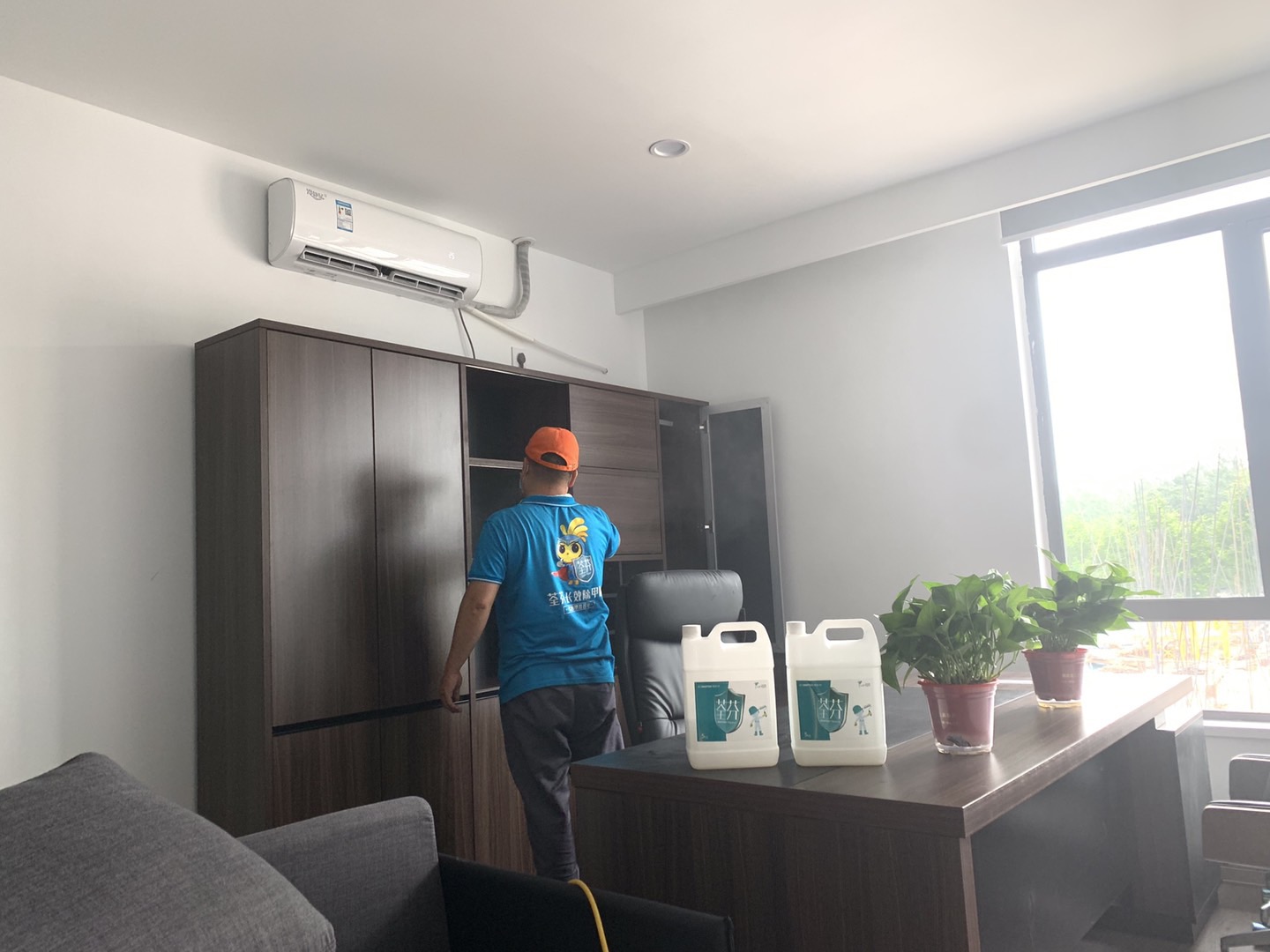會(huì)議室柜子噴涂治理 會(huì)議室柜子噴涂治理