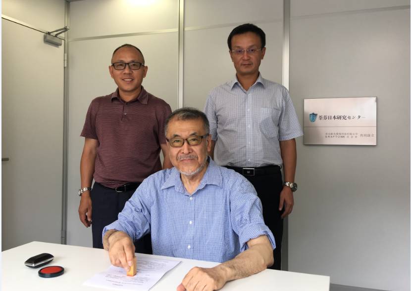 GRAFTON進藤社長與荃芬品牌創(chuàng)始人杜煒東先生（后排右一）、何榮先生（后排左一）